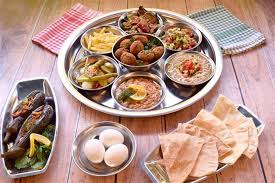 وجبه الافطار فول وفلافل 