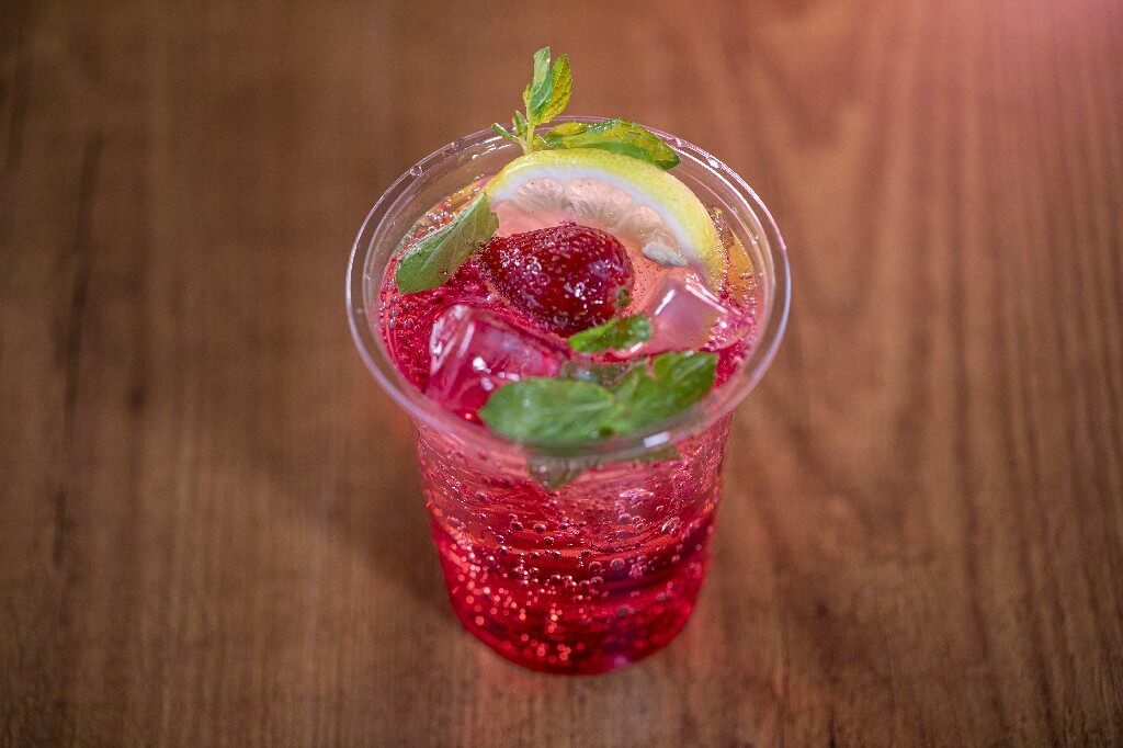 سفن اب نكهة التوت الاحمر