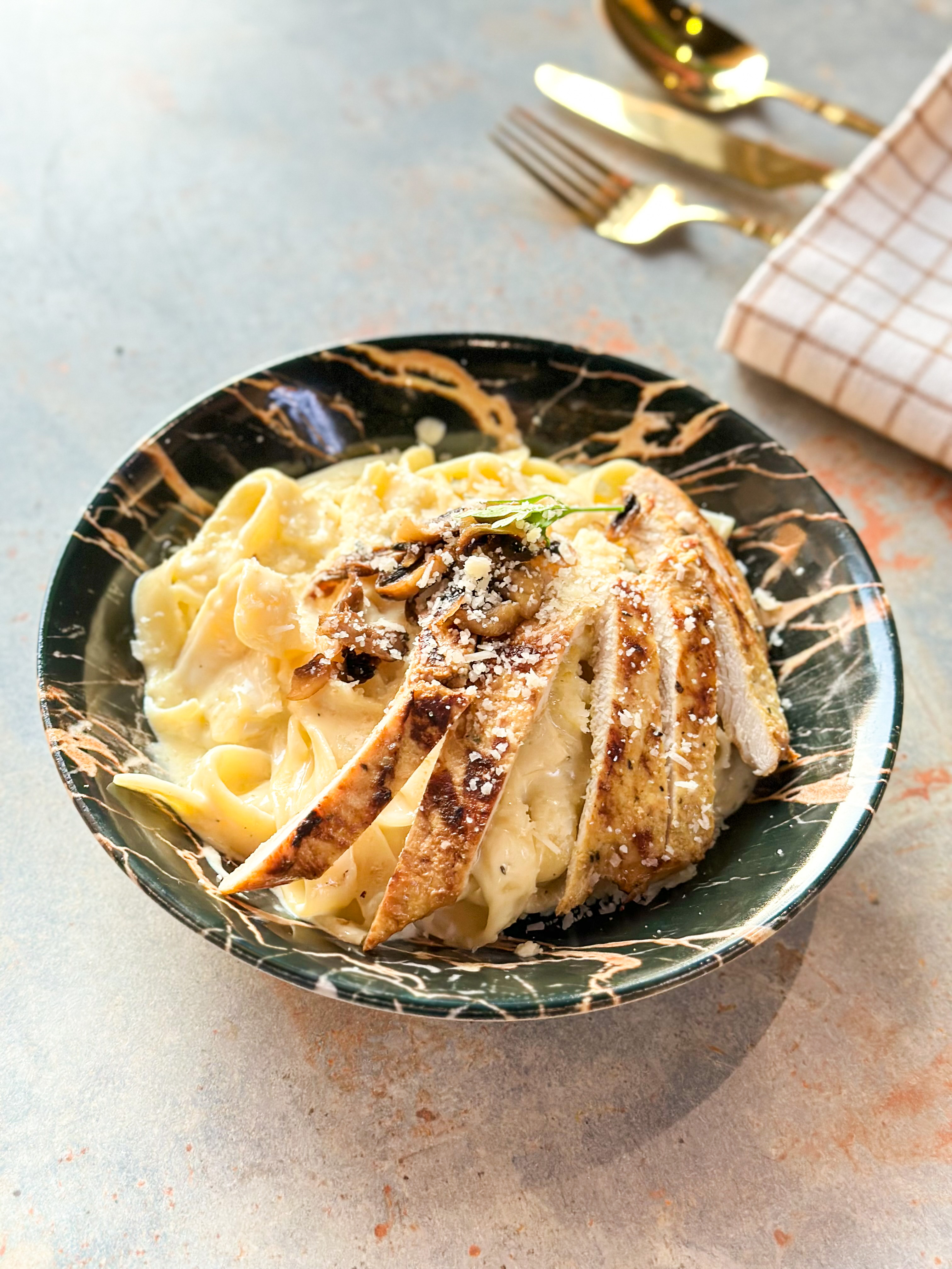فيوتشيني الفريدو Fettuccine Alfredo