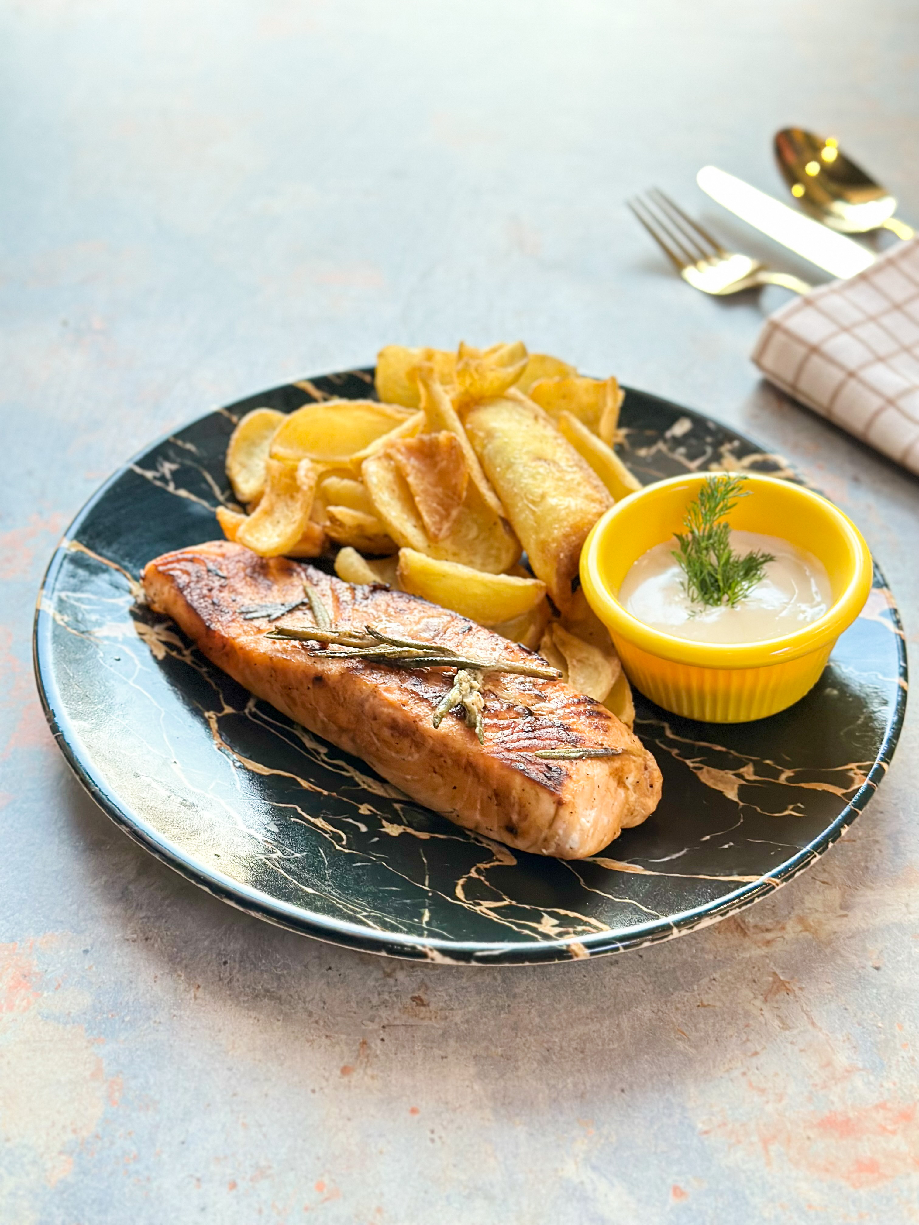 سلمون مشوي grill salmon