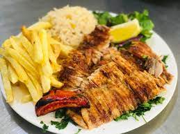 وجبة أرز مع شرائح الشاورما 