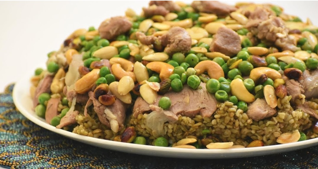 FREEKEH WITH BEEF SHANKS AND NUTS فريك باللحمة و الأرز و المكسرات Et, pirinç ve fındıklı freekeh