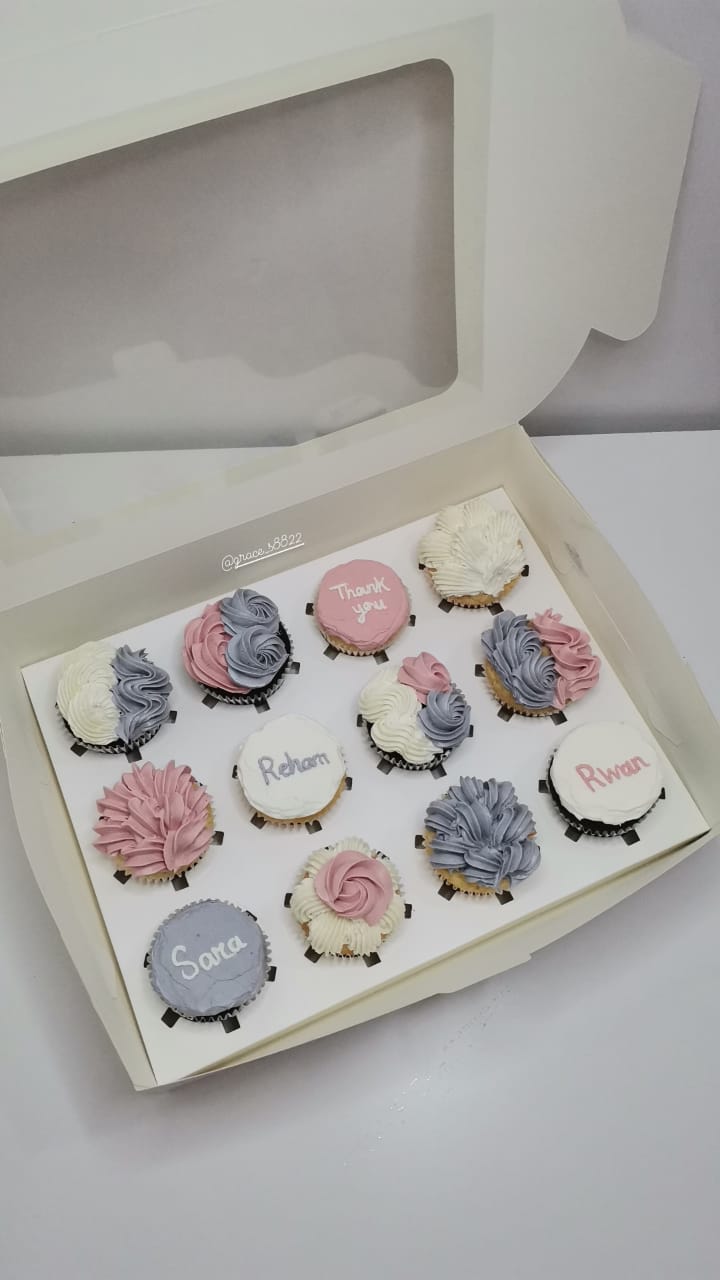 12 قطعة كب كيك سادة