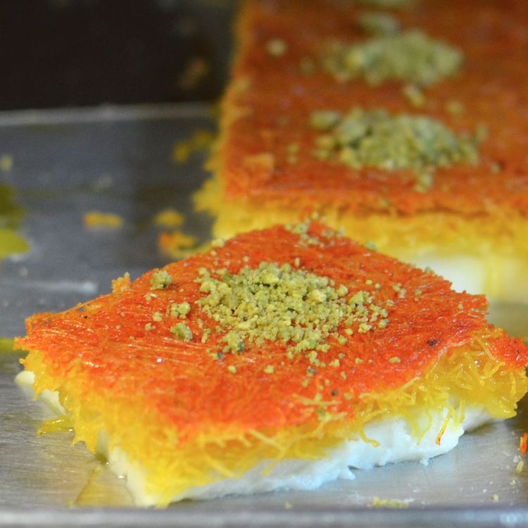 كنافة حمراء حجم وسط