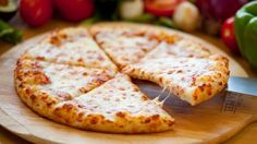 بيتزا بالجبن