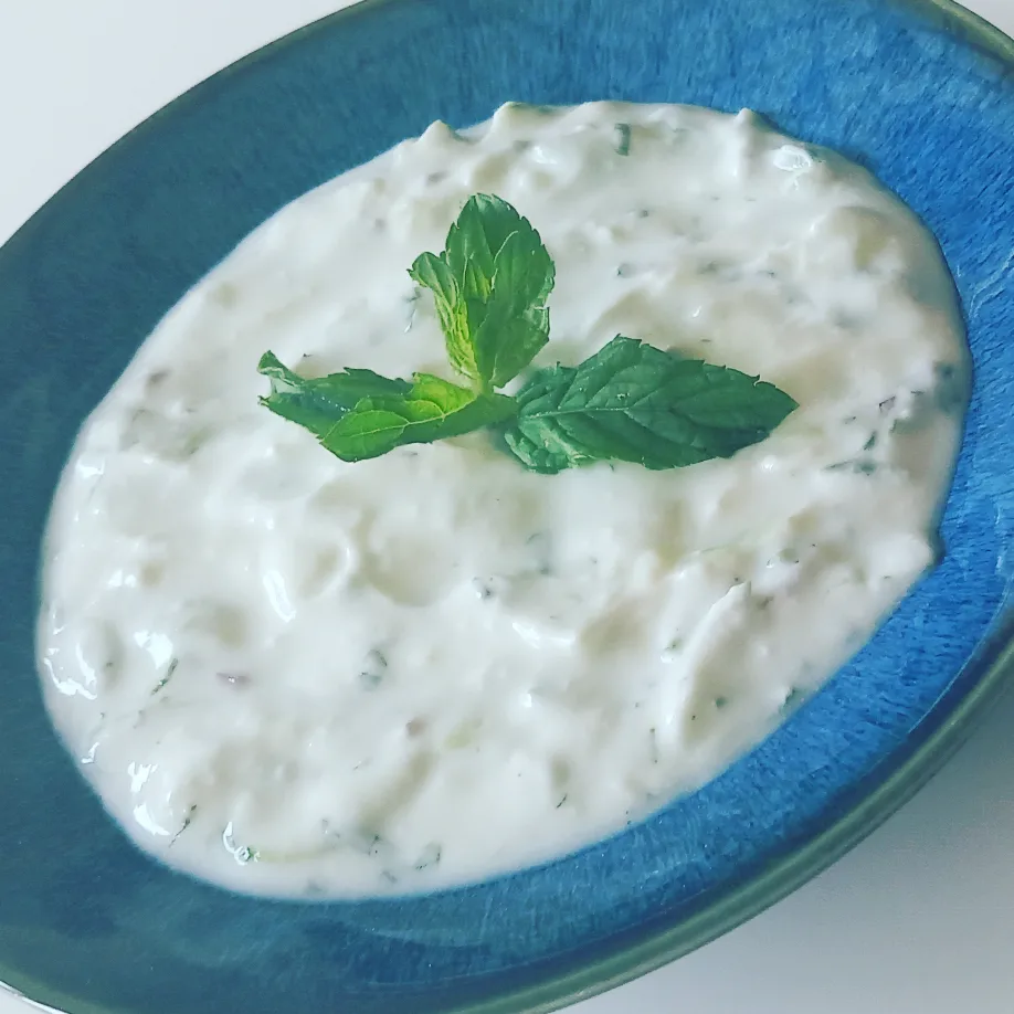 سلطة لبن بالخيار