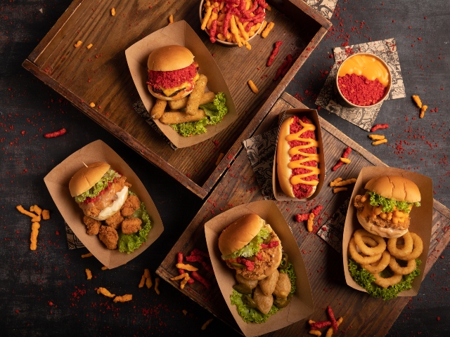 وجبه عائله برجر دجاج مع حلقات البصل