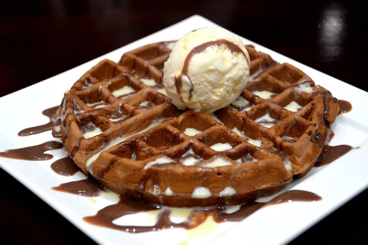 وافل مع كورو ايس كريم من اختيارك