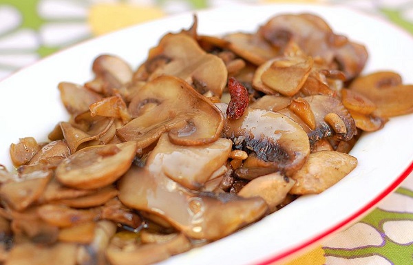 لحمة مع الفطر