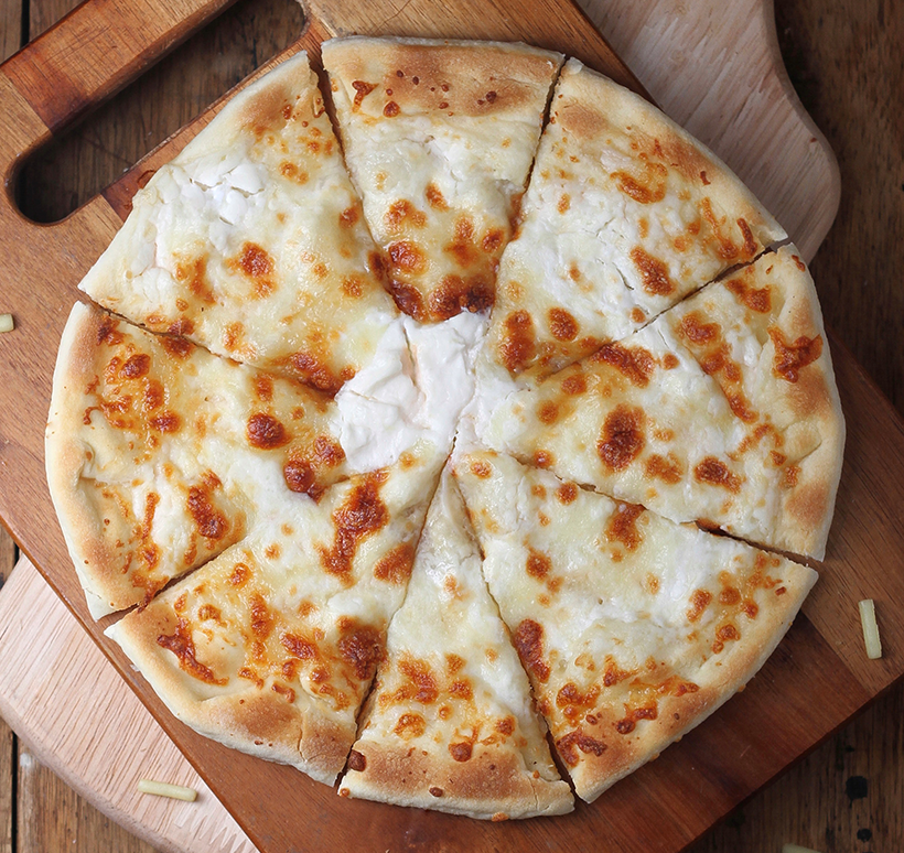 بيتزا الاجبان الاربعة