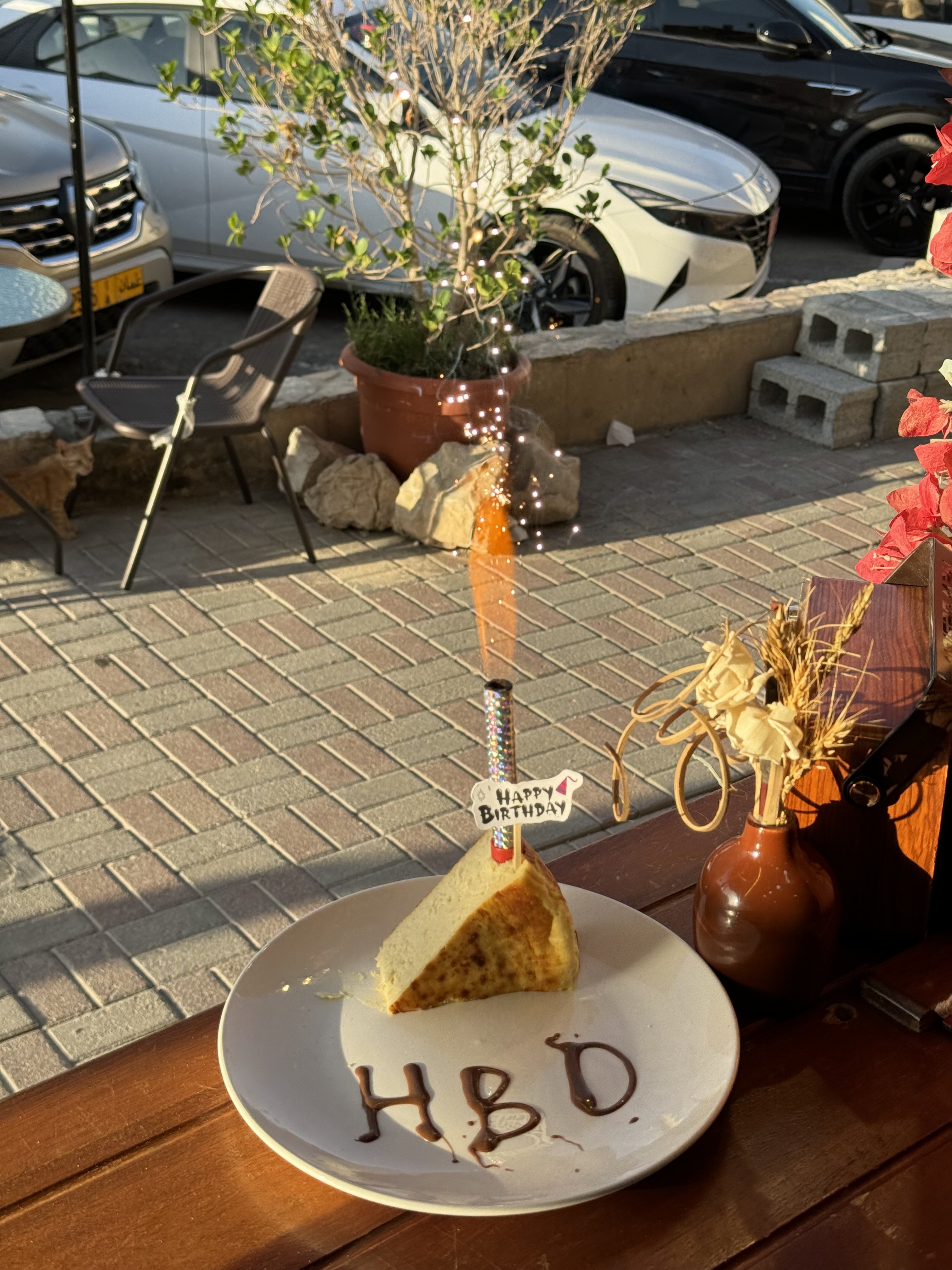 كتابة ع الصحن مع شمعة سان سبيستيان 