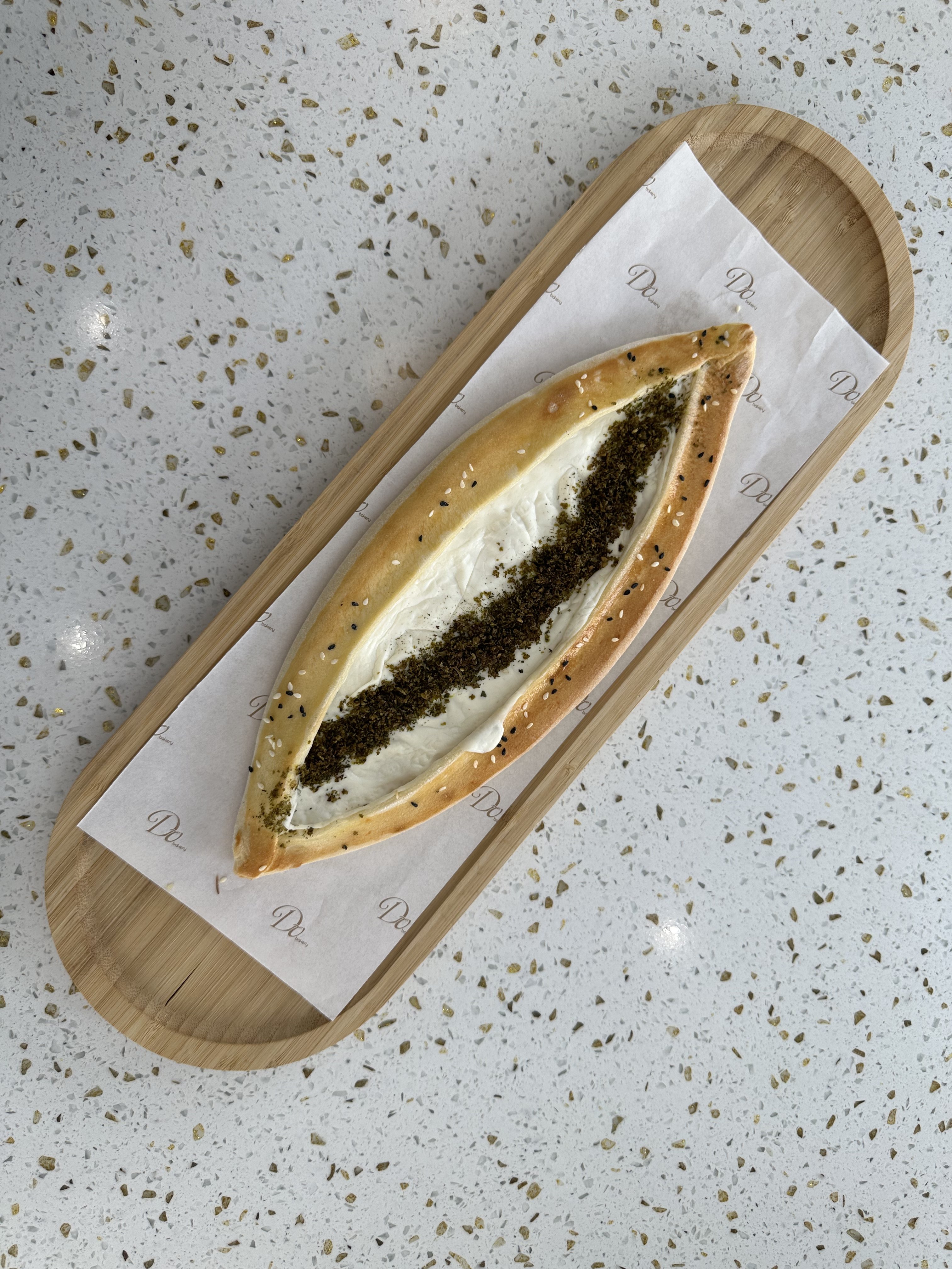 منقوشة لبنة وزعتر