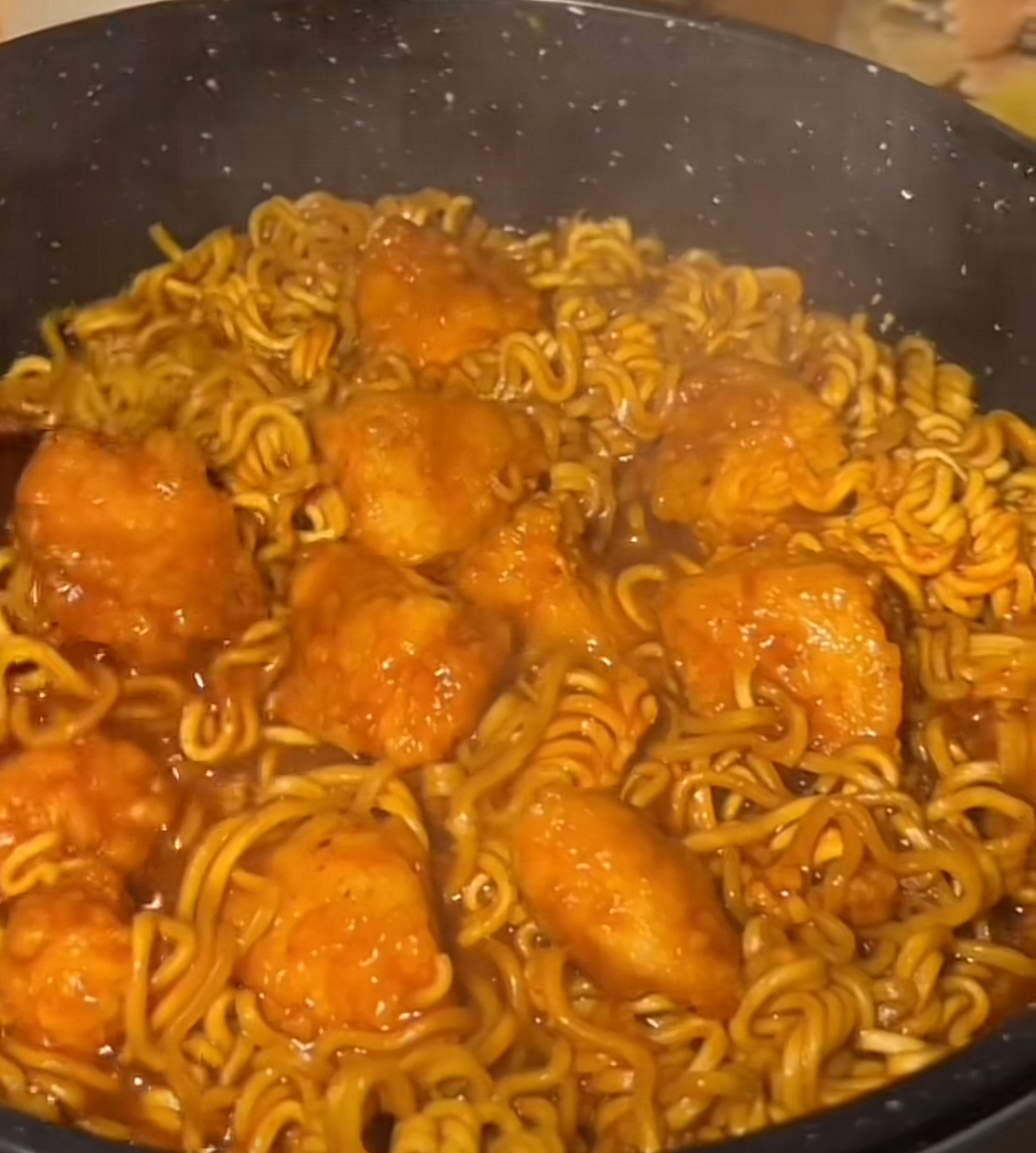 اندومي دجاج وصوص