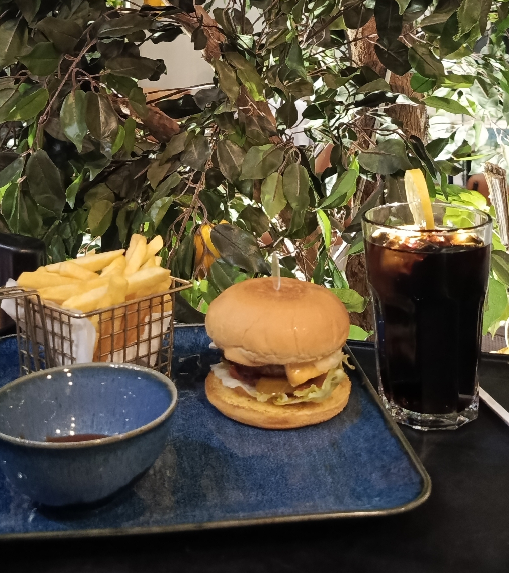 اماسي برجر لحم وجبه Amassi Beef Burger Meal