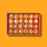 بوكس مَـزّة لحم ودجاج مع جبن مشكل 24 حبة