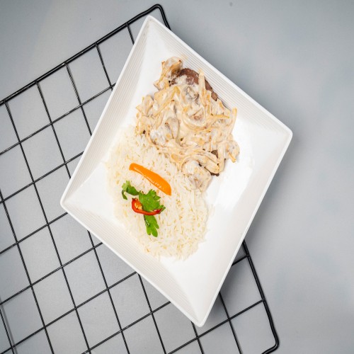 طبق ستراكنوف لحم