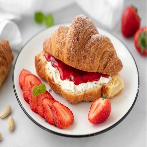 كروسان الفراولة    Strawberry  Croissant