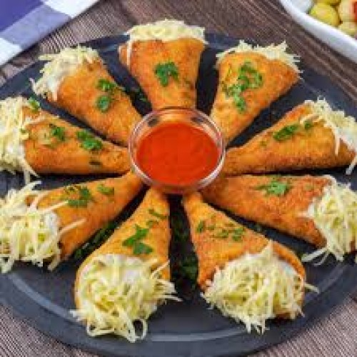 Cone Roti Goreng Isi Nasi & Udang terbuat dari roti goreng renyah diisi dengan nasi lembut dan udang segar, memberikan kombinasi rasa yang lezat dan nikmat.