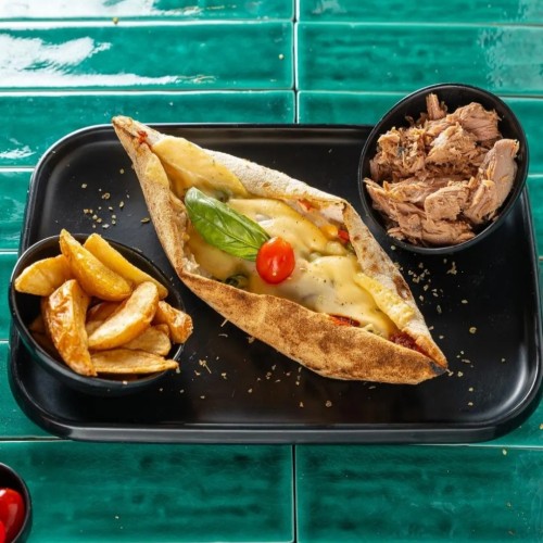 Panuozzo Thon (1 fromage et potatos gratuits)