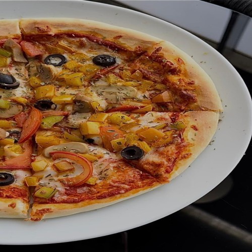 بيتزا خضار Vegetable Pizza