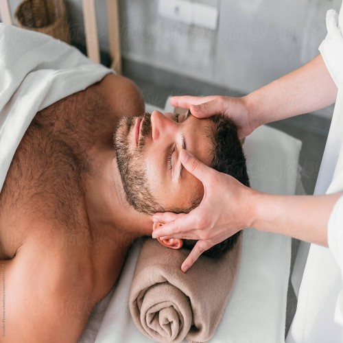 مركز اللمسة الذهبية للمساج